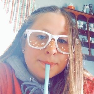 Meet your Posher, Claire